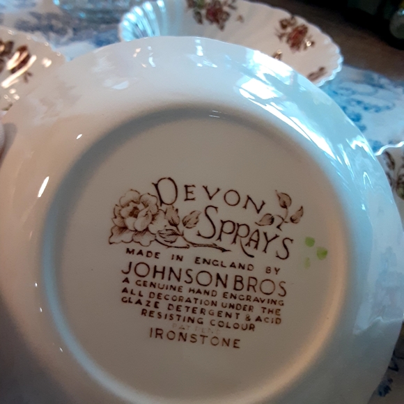4 JOHNSON BROTHERS,  Devon Sprays,  5" Berry Bowls - Picture 4 of 4